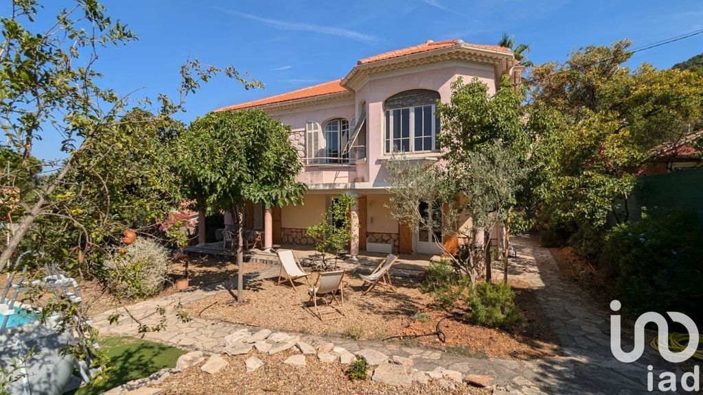 Achat maison à vendre 6 chambres 176 m² - Toulon