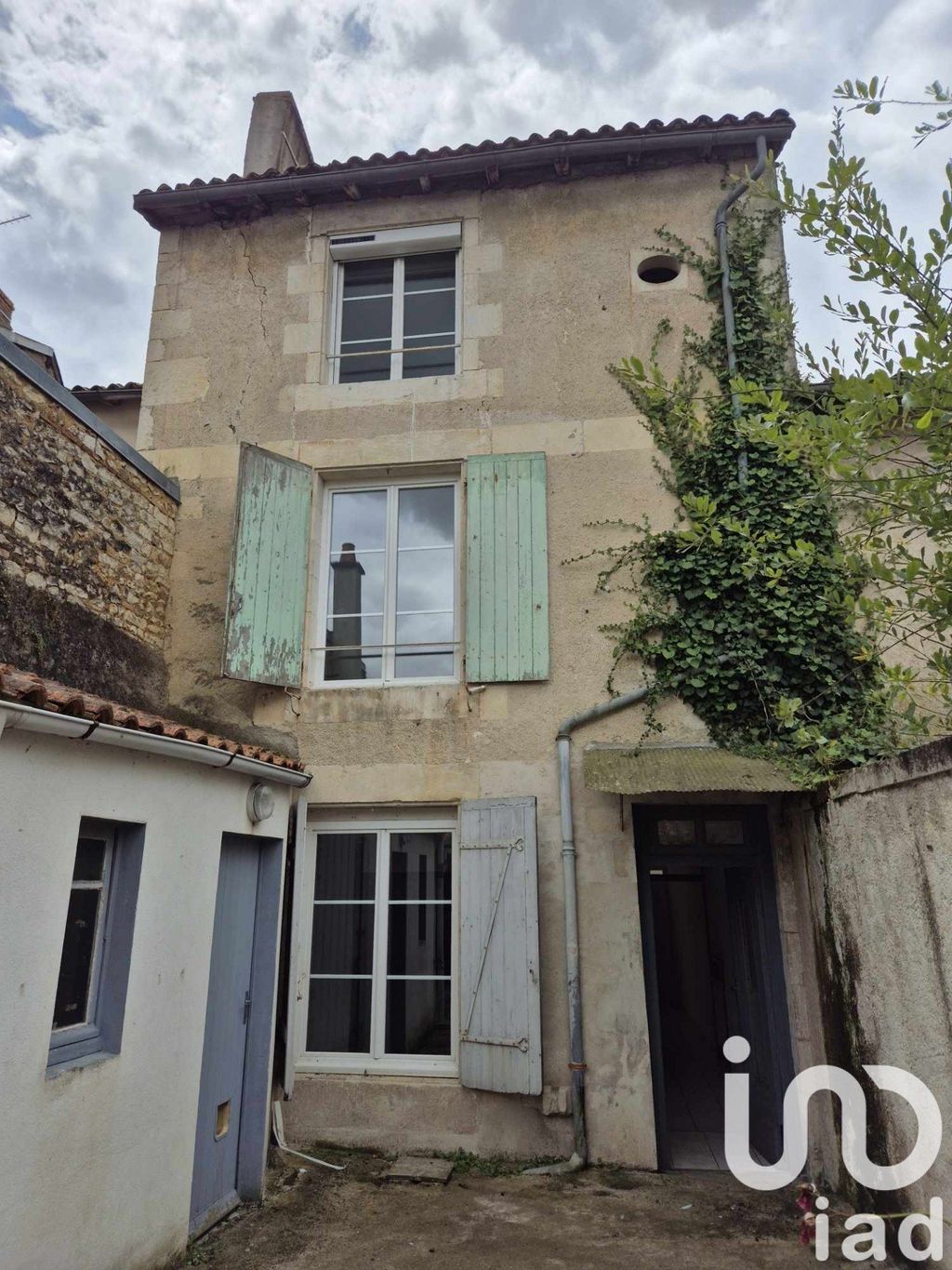 Achat maison à vendre 4 chambres 133 m² - Civray