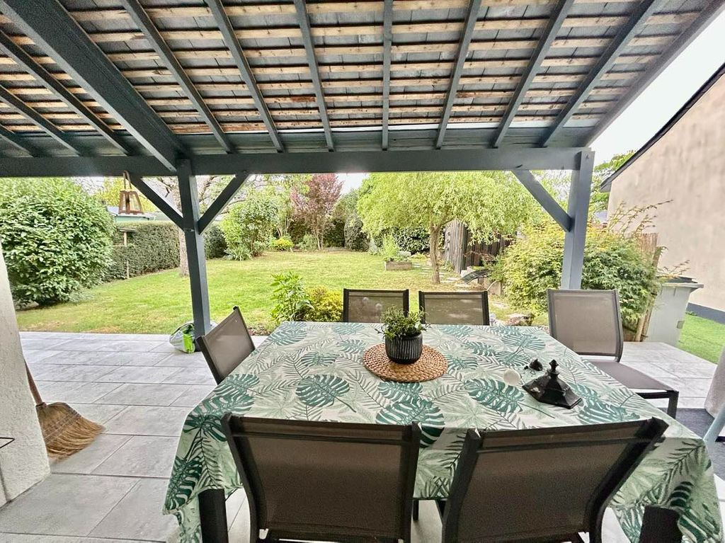 Achat maison à vendre 5 chambres 190 m² - Saint-Barthélemy-d'Anjou