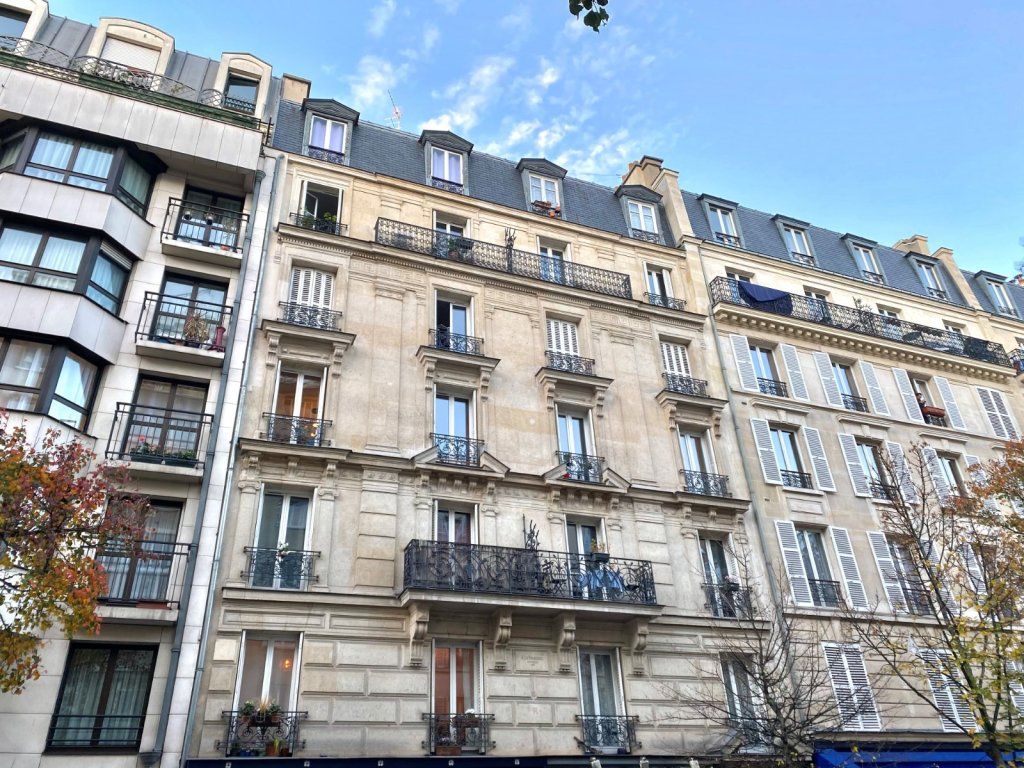 Achat appartement à vendre 2 pièces 32 m² - Paris 18ème arrondissement