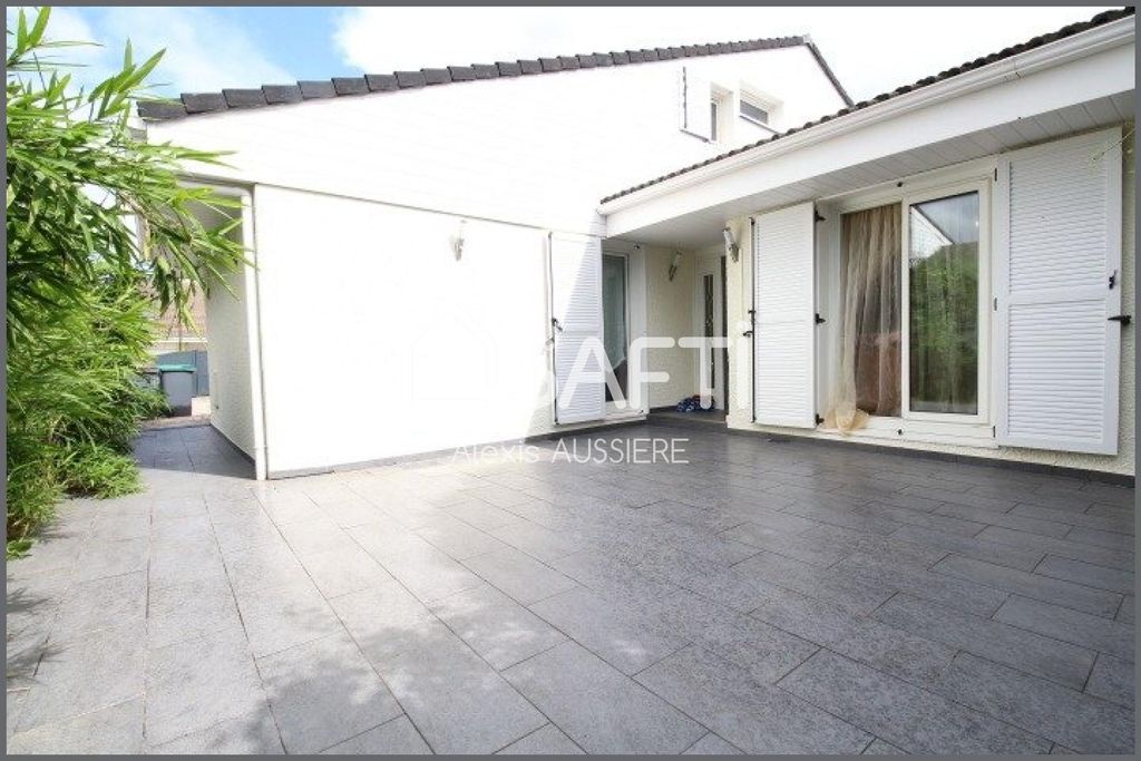 Achat maison à vendre 4 chambres 115 m² - Villecresnes