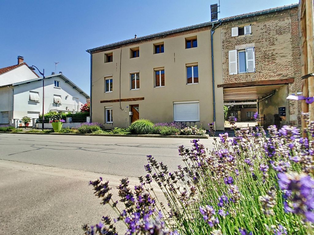 Achat maison à vendre 4 chambres 137 m² - Pierre-de-Bresse