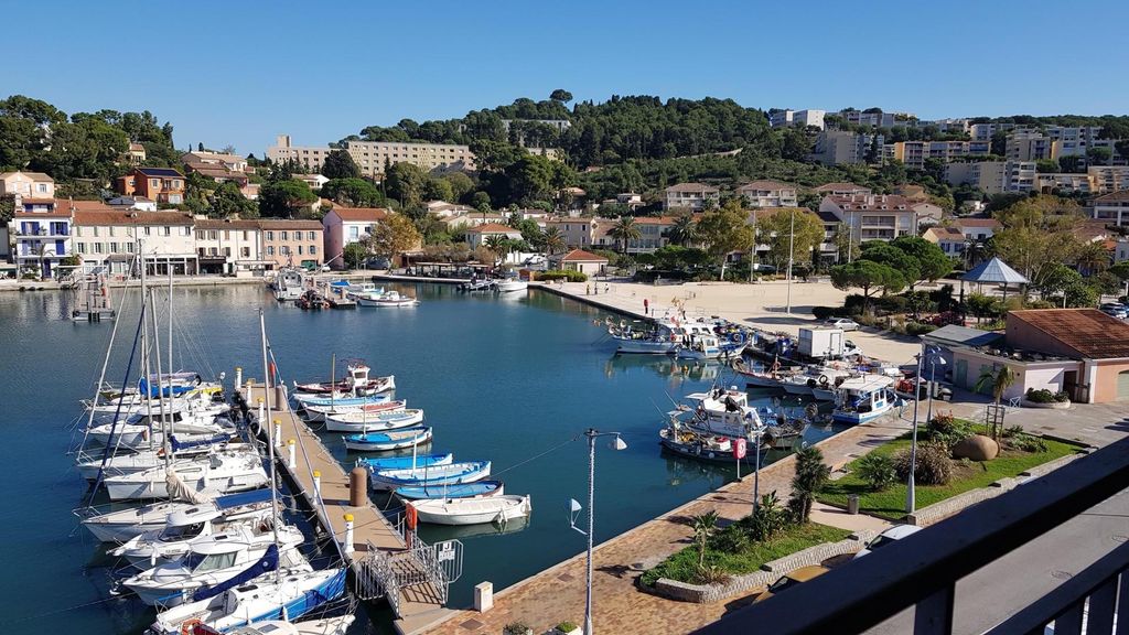 Achat appartement à vendre 3 pièces 73 m² - Saint-Mandrier-sur-Mer