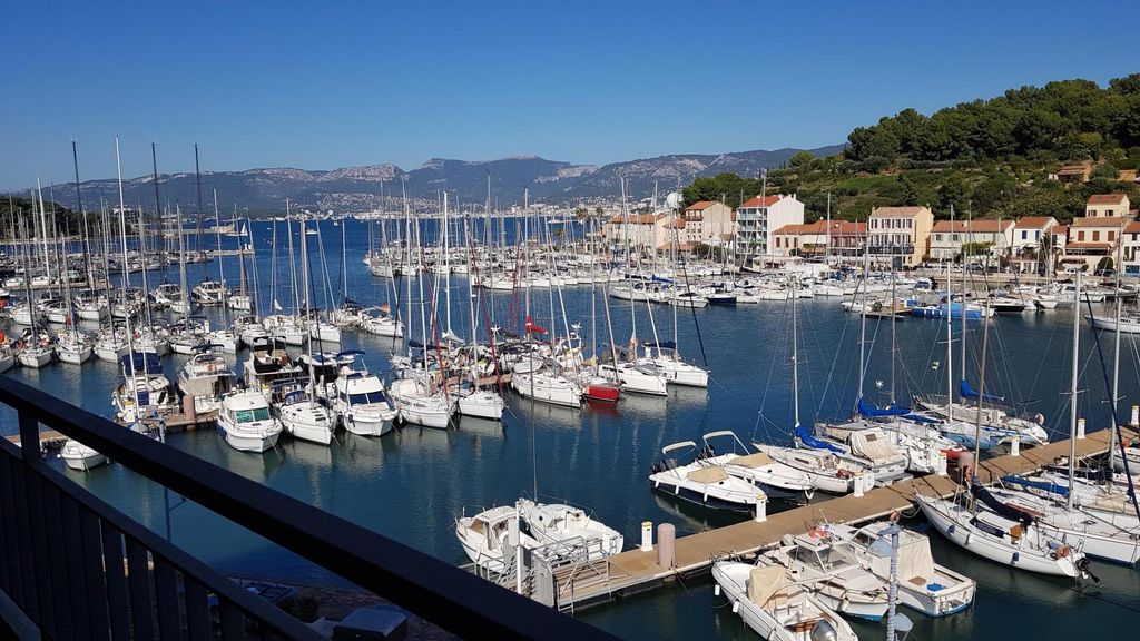 Achat appartement à vendre 3 pièces 73 m² - Saint-Mandrier-sur-Mer