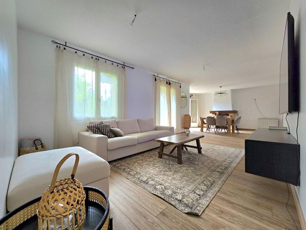 Achat maison à vendre 3 chambres 140 m² - Saint-Médard-de-Guizières