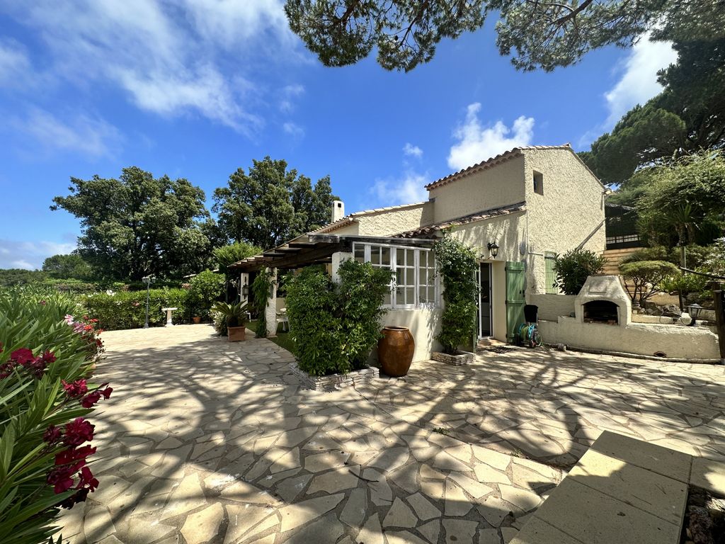 Achat maison à vendre 4 chambres 106 m² - Sainte-Maxime