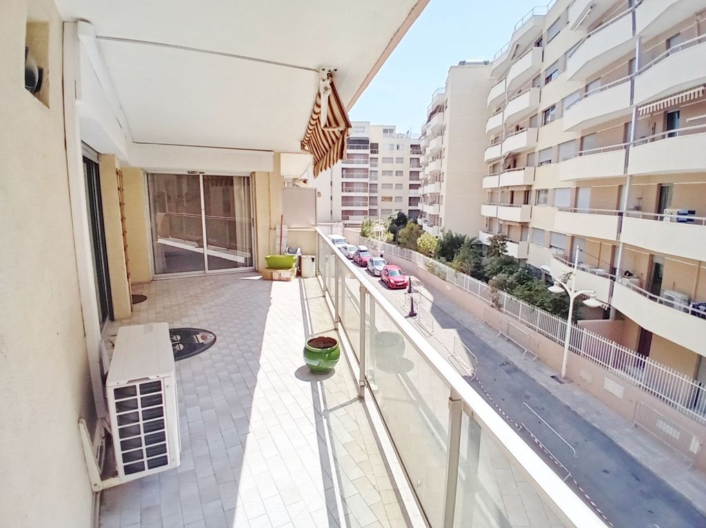 Achat appartement à vendre 2 pièces 53 m² - Saint-Raphaël