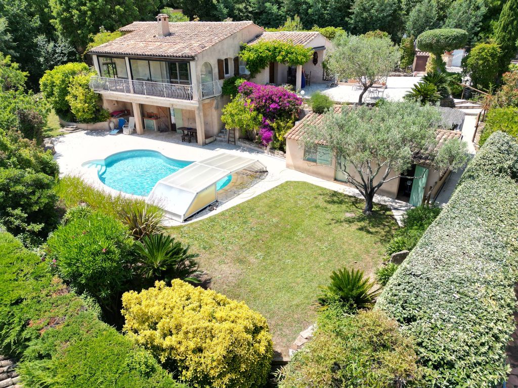 Achat maison à vendre 5 chambres 141 m² - Grimaud