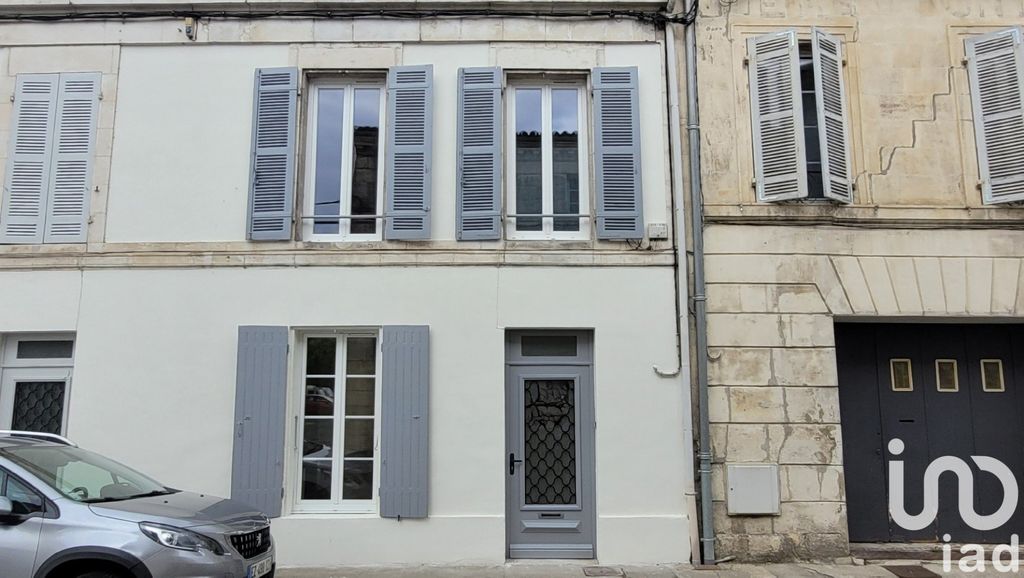 Achat maison à vendre 3 chambres 95 m² - Saint-Jean-d'Angély