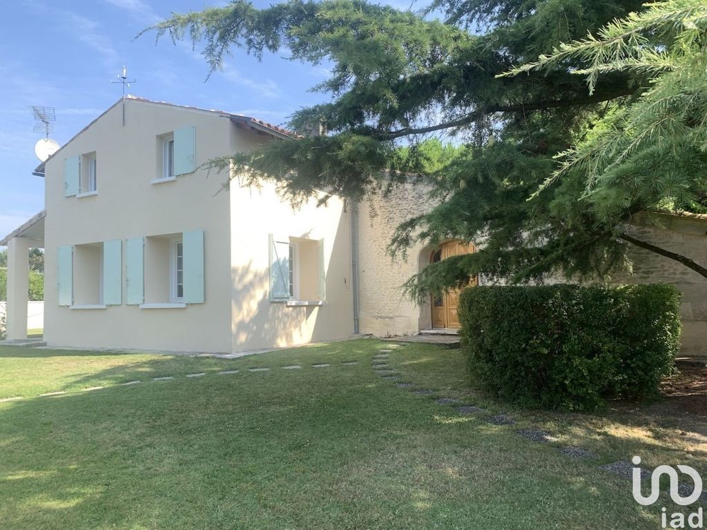 Achat maison à vendre 3 chambres 135 m² - Saint-Fort-sur-Gironde