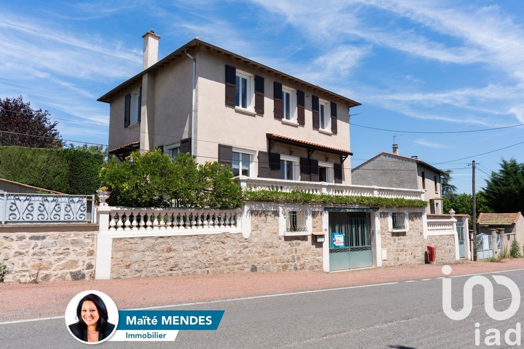 Achat maison à vendre 5 chambres 159 m² - Saint-Marcellin-en-Forez