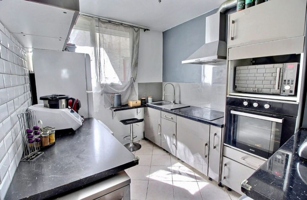 Achat appartement à vendre 4 pièces 66 m² - Marignane