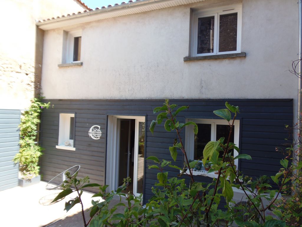 Achat maison à vendre 4 chambres 135 m² - Mortagne-sur-Gironde