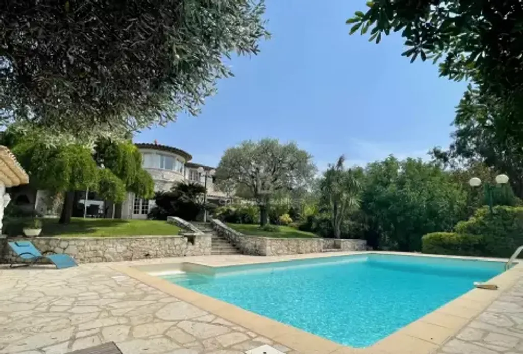 Achat maison à vendre 5 chambres 240 m² - Saint-Paul-de-Vence