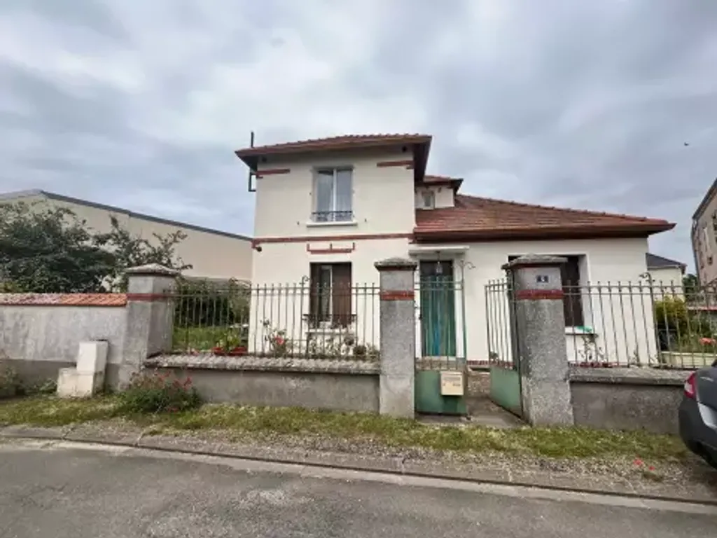 Achat maison à vendre 3 chambres 76 m² - Aunay-sous-Auneau