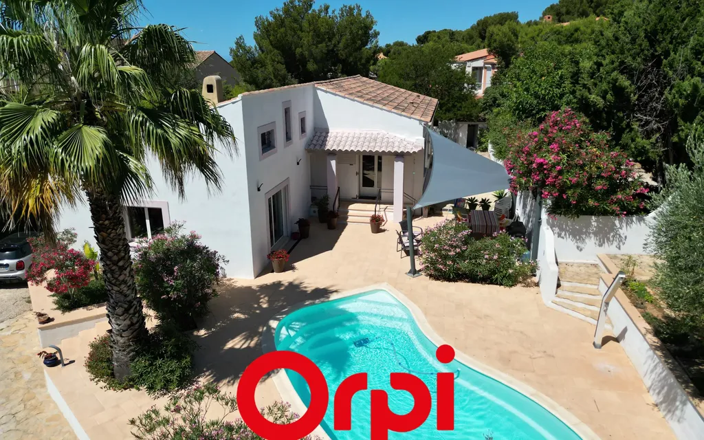 Achat maison à vendre 5 chambres 185 m² - Bandol