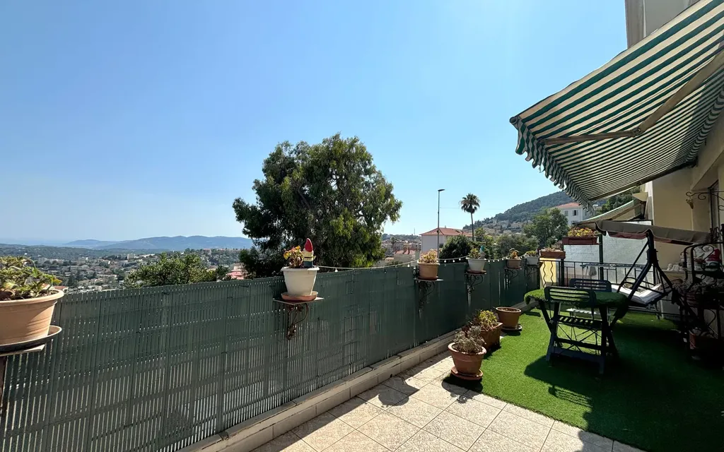 Achat appartement à vendre 2 pièces 54 m² - Grasse