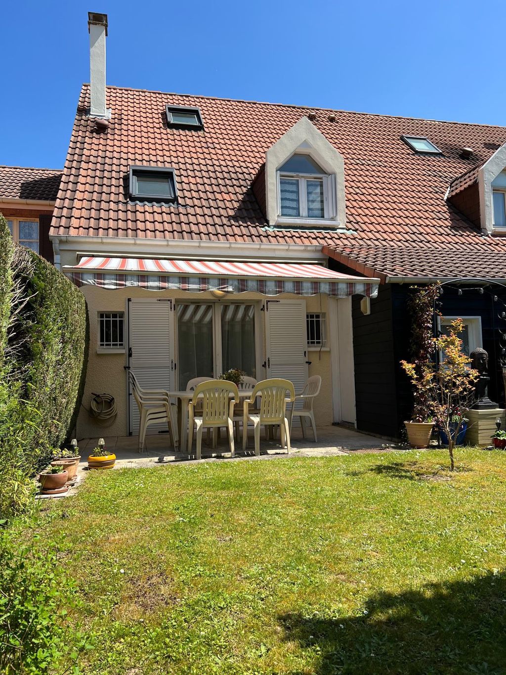 Achat maison à vendre 4 chambres 114 m² - Montigny-le-Bretonneux