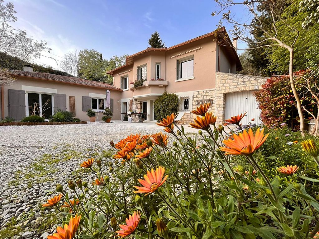 Achat maison à vendre 4 chambres 185 m² - Villeneuve-lès-Avignon