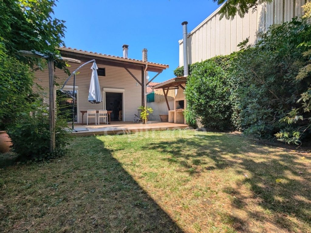 Achat maison à vendre 3 chambres 139 m² - Bordeaux