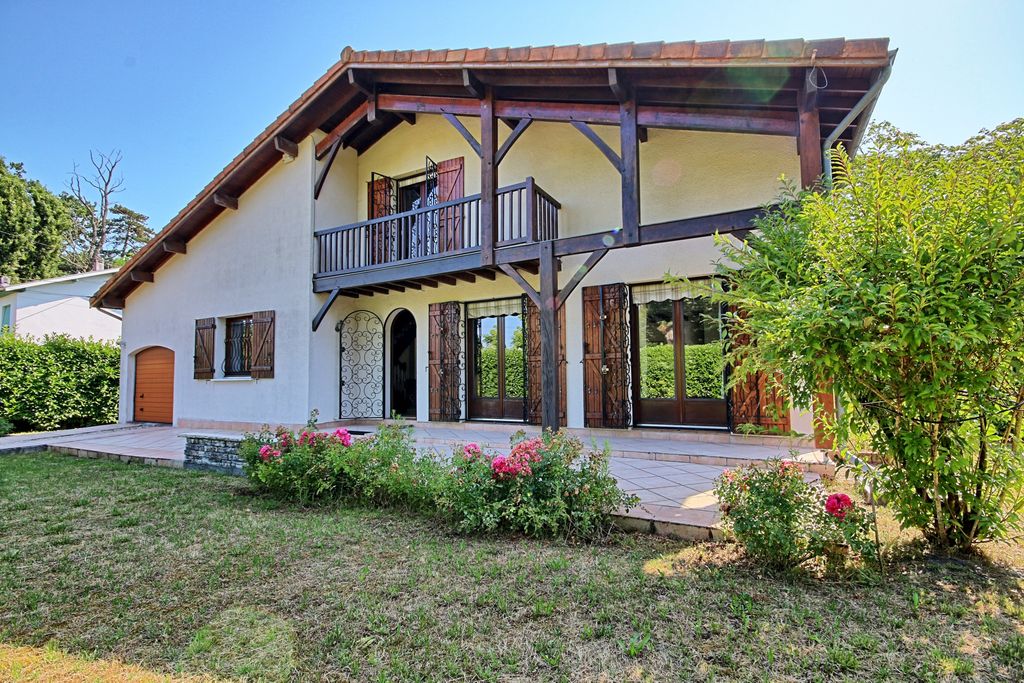 Achat maison à vendre 4 chambres 141 m² - Pessac