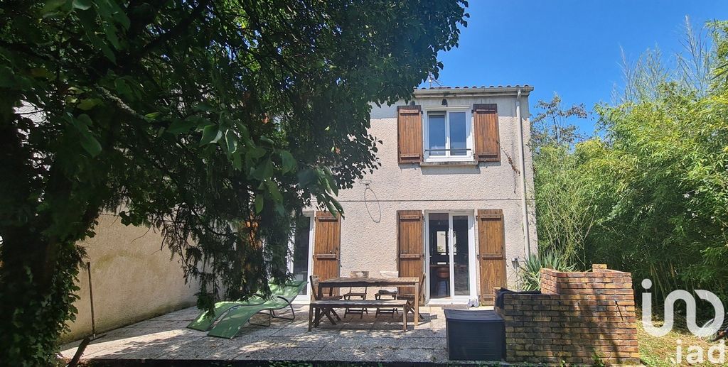 Achat maison à vendre 4 chambres 110 m² - Gond-Pontouvre