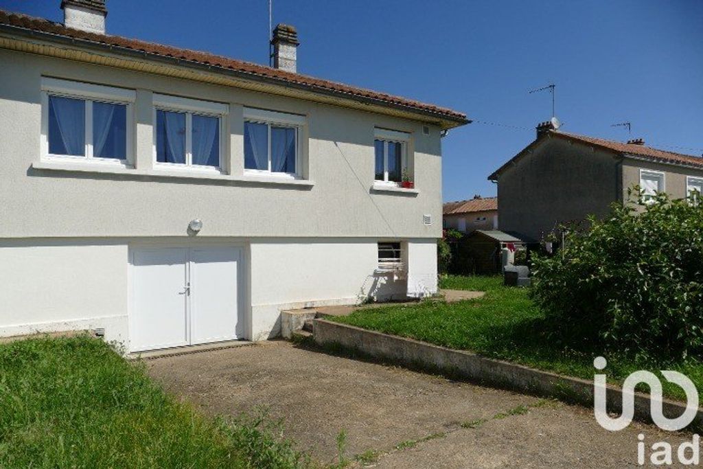 Achat maison à vendre 2 chambres 69 m² - Ruffec