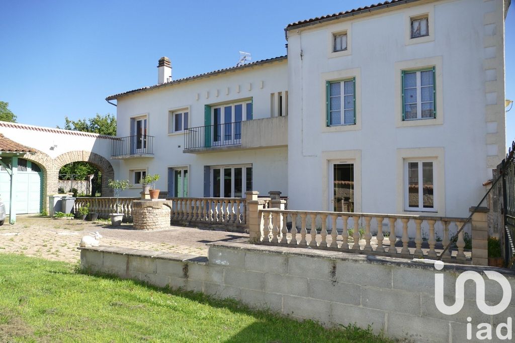 Achat maison à vendre 4 chambres 145 m² - Villefagnan