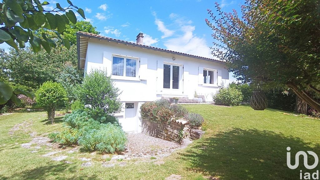 Achat maison à vendre 3 chambres 130 m² - Brioux-sur-Boutonne