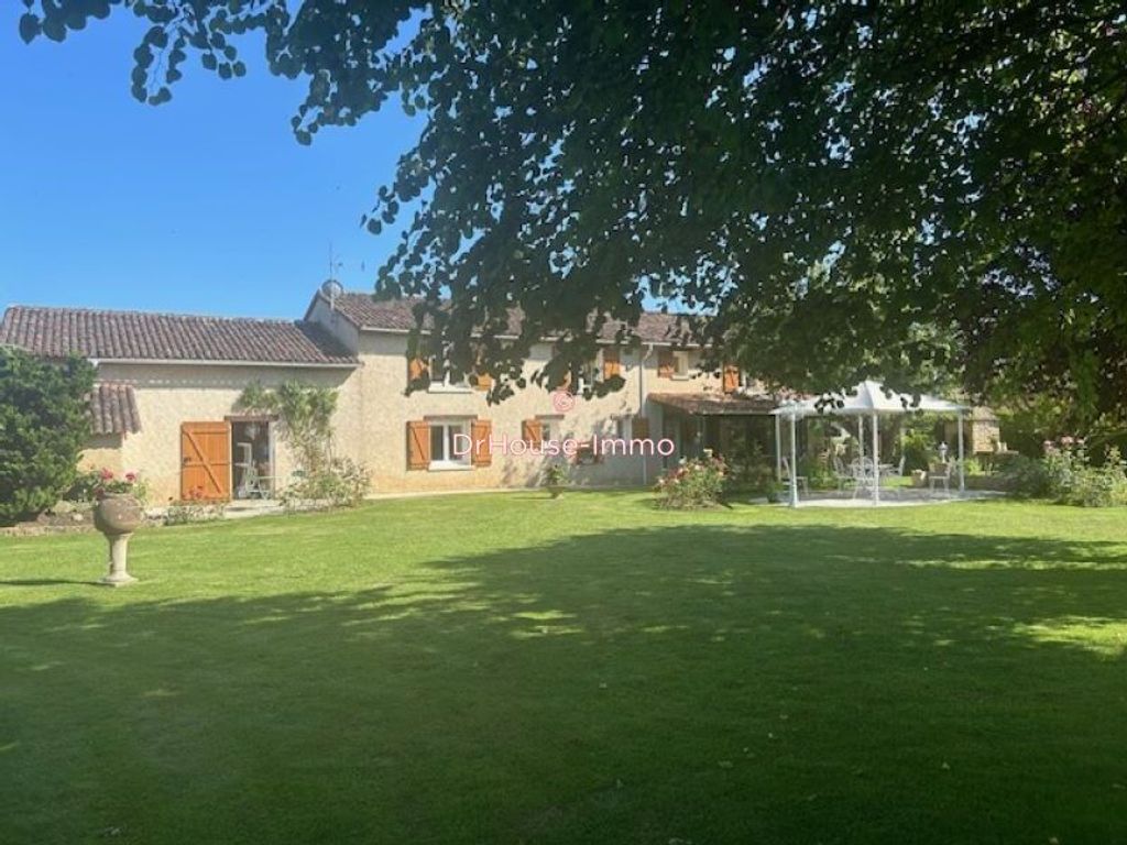 Achat maison à vendre 4 chambres 217 m² - Roches-Prémarie-Andillé