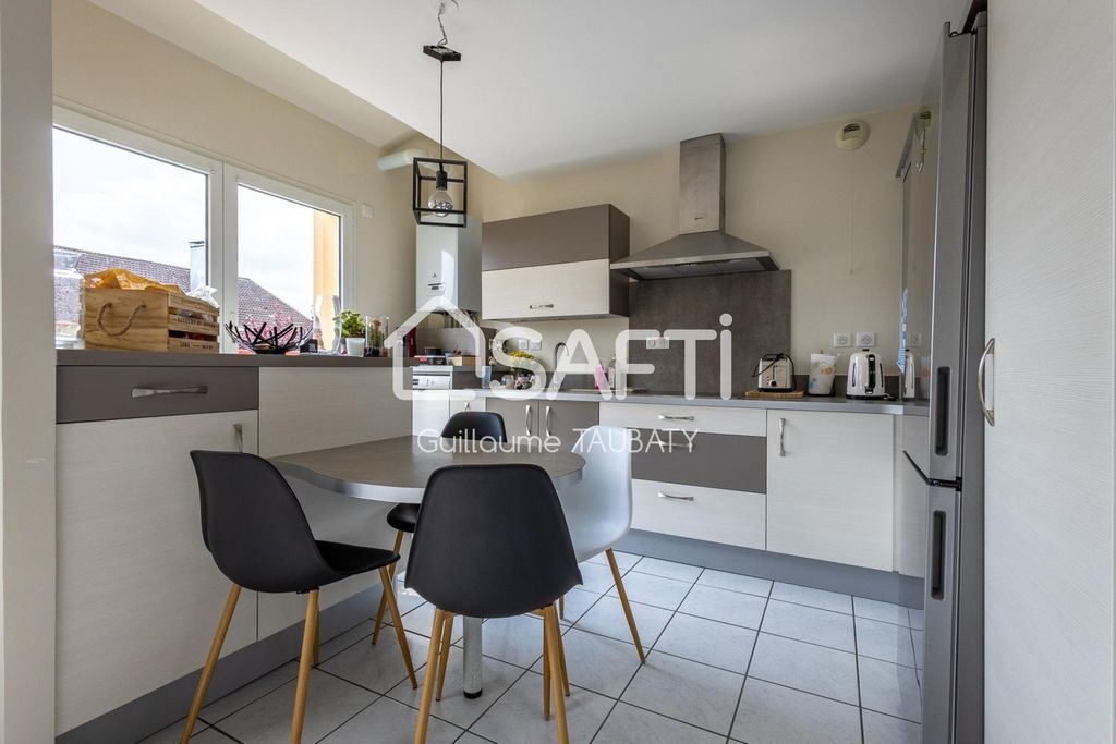 Achat appartement à vendre 6 pièces 101 m² - Franois