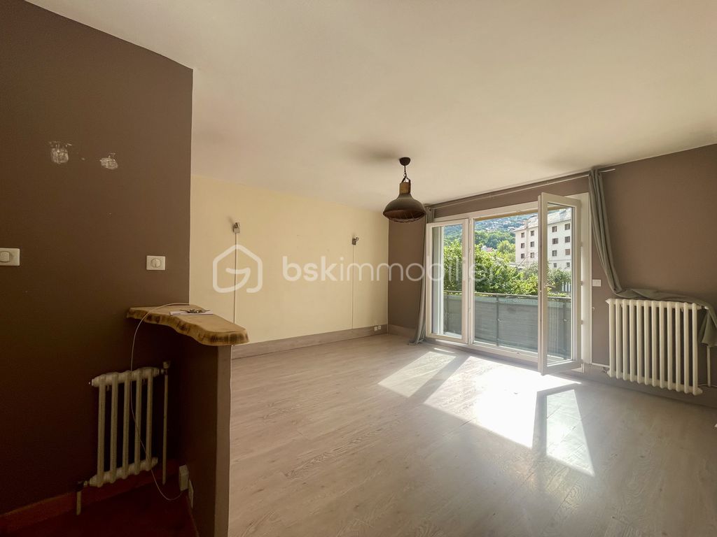 Achat appartement à vendre 6 pièces 86 m² - Saint-Jean-de-Maurienne