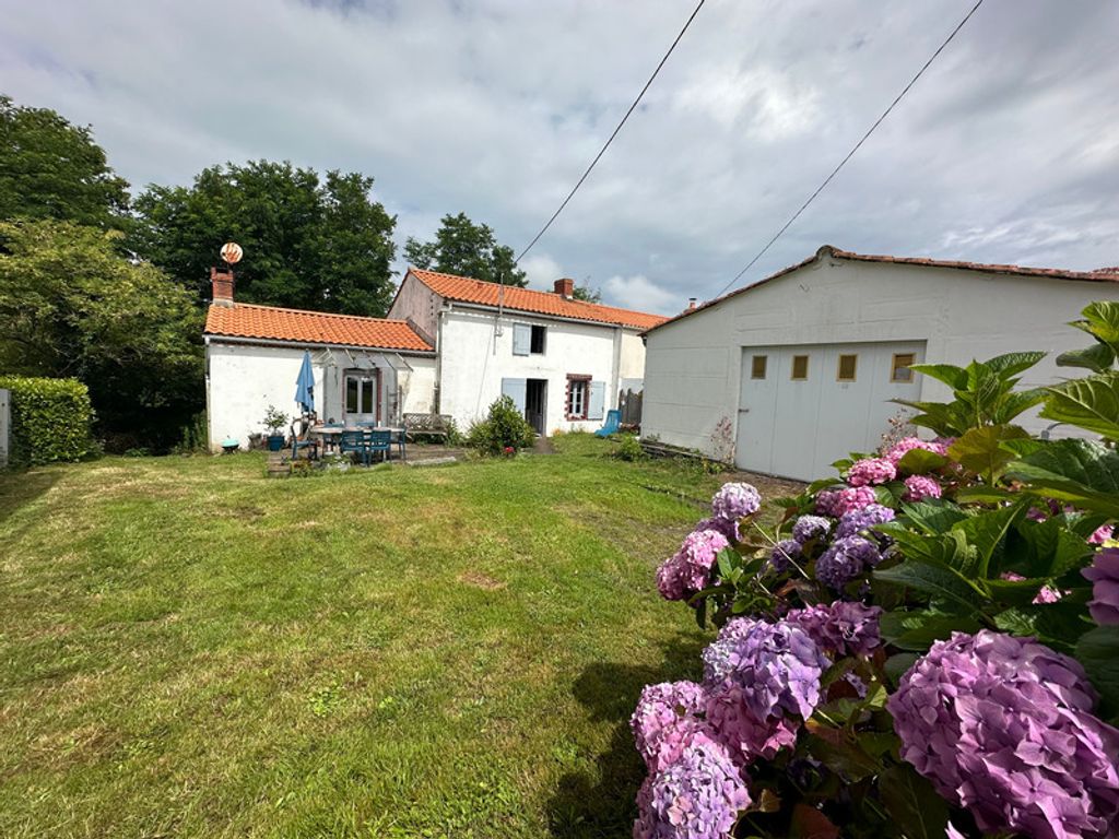 Achat maison à vendre 2 chambres 83 m² - Aubigny-les-Clouzeaux