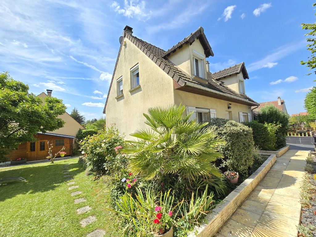 Achat maison à vendre 4 chambres 136 m² - Ormesson-sur-Marne