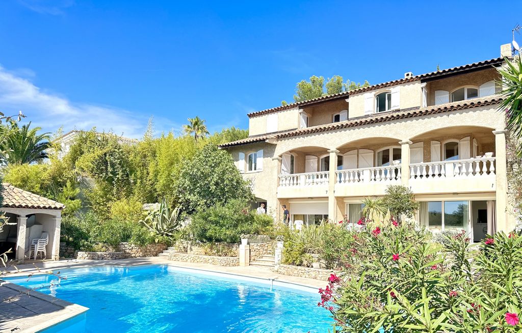 Achat maison à vendre 7 chambres 318 m² - Bandol