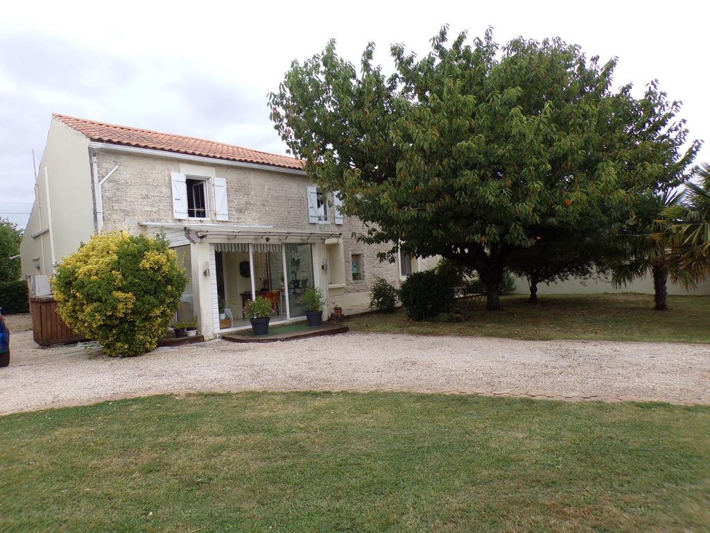 Achat maison à vendre 3 chambres 150 m² - Sainte-Hermine