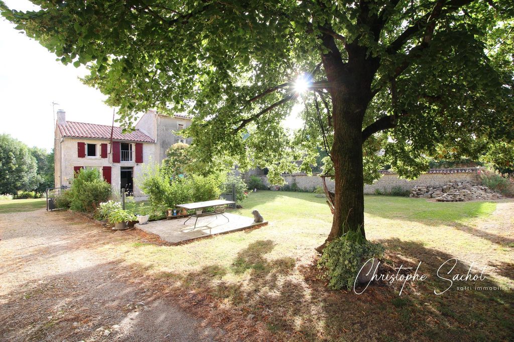 Achat maison à vendre 3 chambres 110 m² - Dampierre-sur-Boutonne