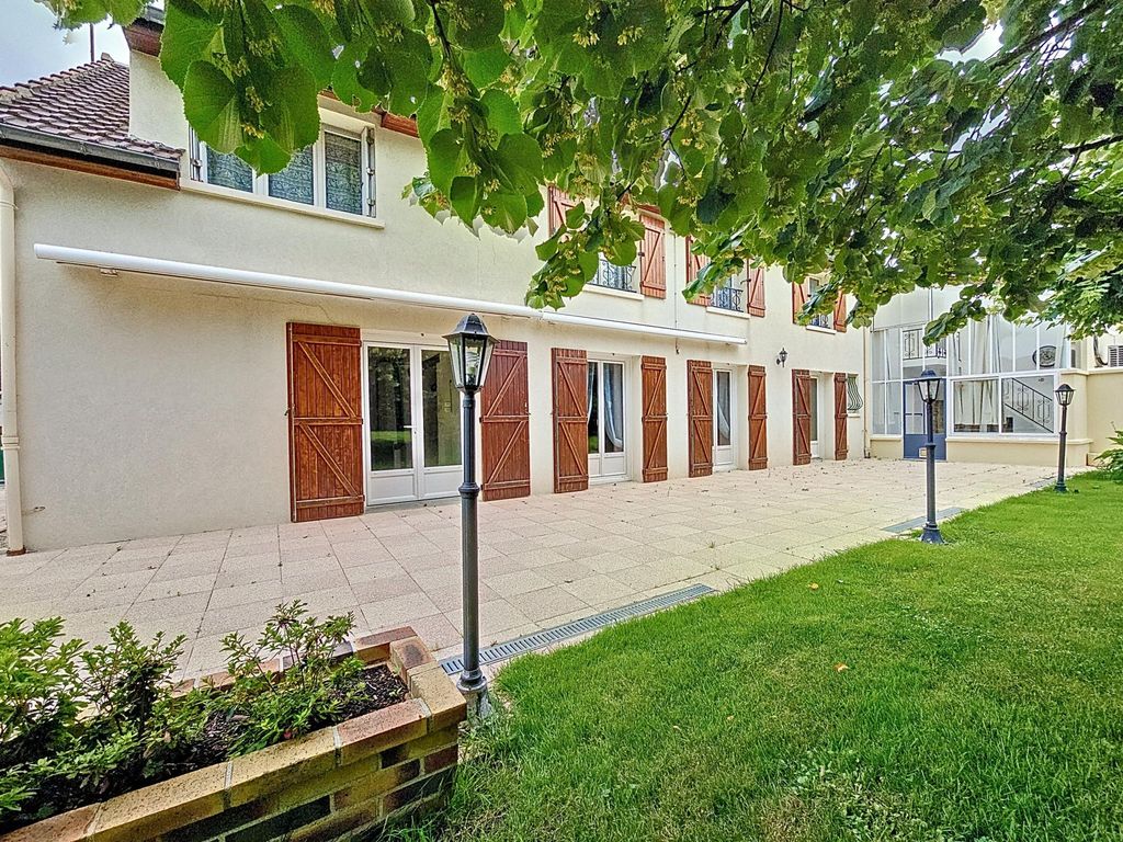 Achat maison à vendre 5 chambres 207 m² - Sourdun