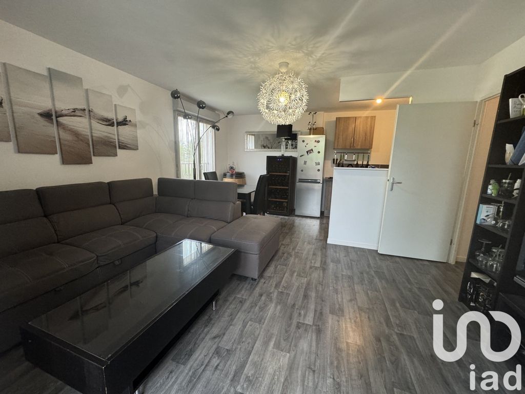 Achat appartement à vendre 3 pièces 64 m² - Vert-Saint-Denis