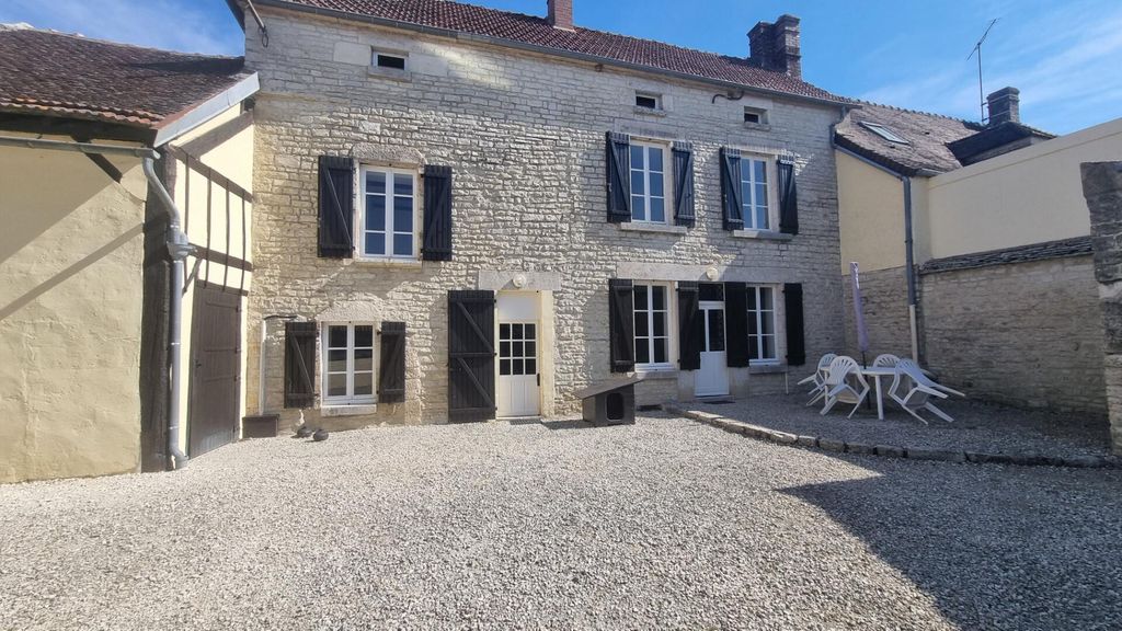 Achat maison à vendre 4 chambres 120 m² - Moulins-en-Tonnerrois