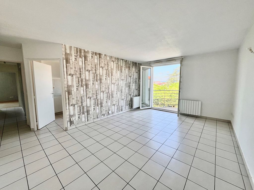 Achat appartement à vendre 4 pièces 74 m² - Décines-Charpieu