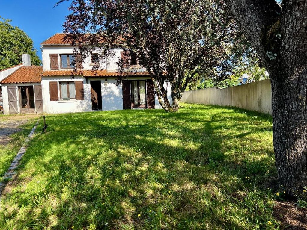 Achat maison à vendre 4 chambres 161 m² - Saint-Aignan-Grandlieu