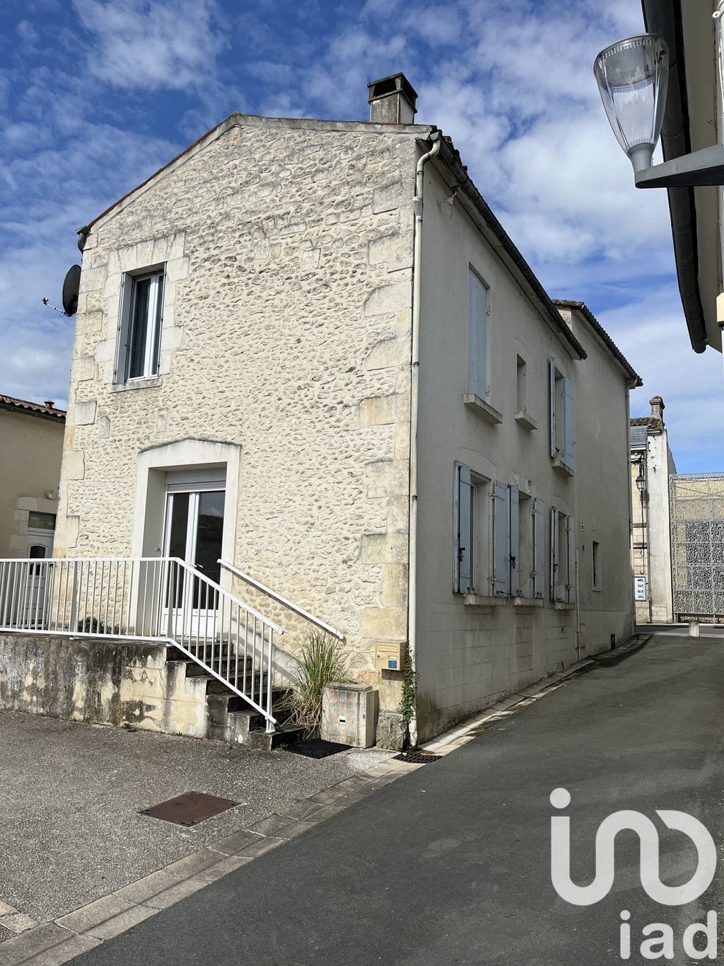 Achat maison à vendre 3 chambres 120 m² - Saint-Genis-de-Saintonge