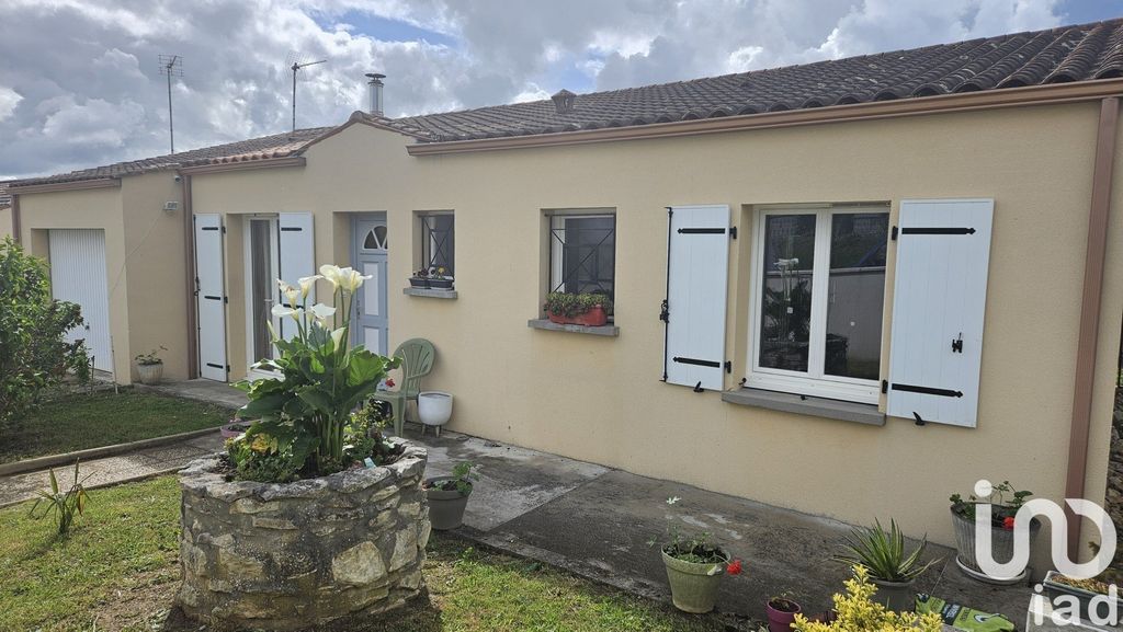 Achat maison à vendre 3 chambres 80 m² - Saint-Jean-d'Angély