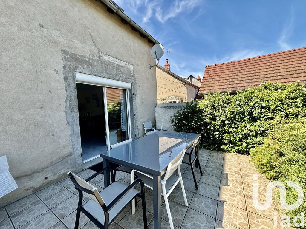 Achat maison à vendre 3 chambres 131 m² - Sancoins