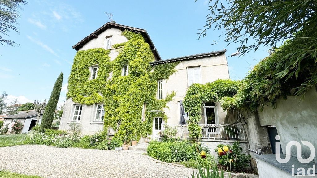 Achat maison à vendre 5 chambres 272 m² - Saint-Priest-en-Jarez