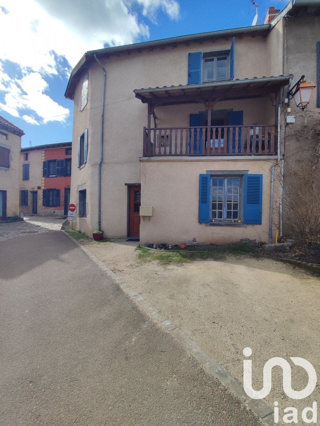 Achat maison à vendre 3 chambres 99 m² - Saint-Haon-le-Châtel