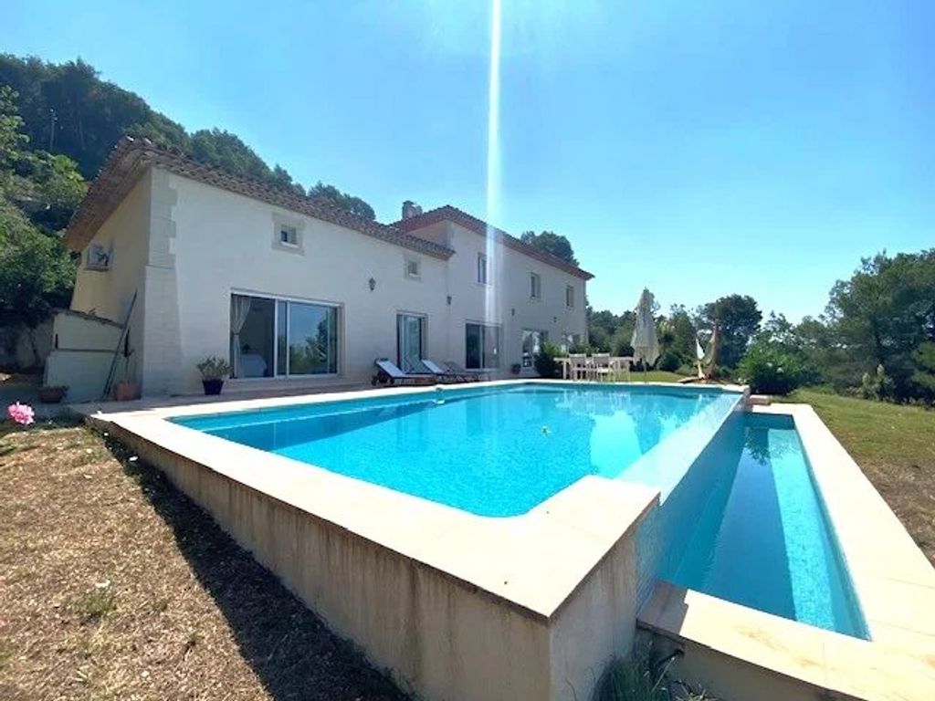 Achat maison à vendre 6 chambres 287 m² - Draguignan