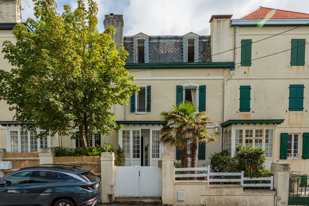 Achat maison à vendre 5 chambres 195 m² - Biarritz