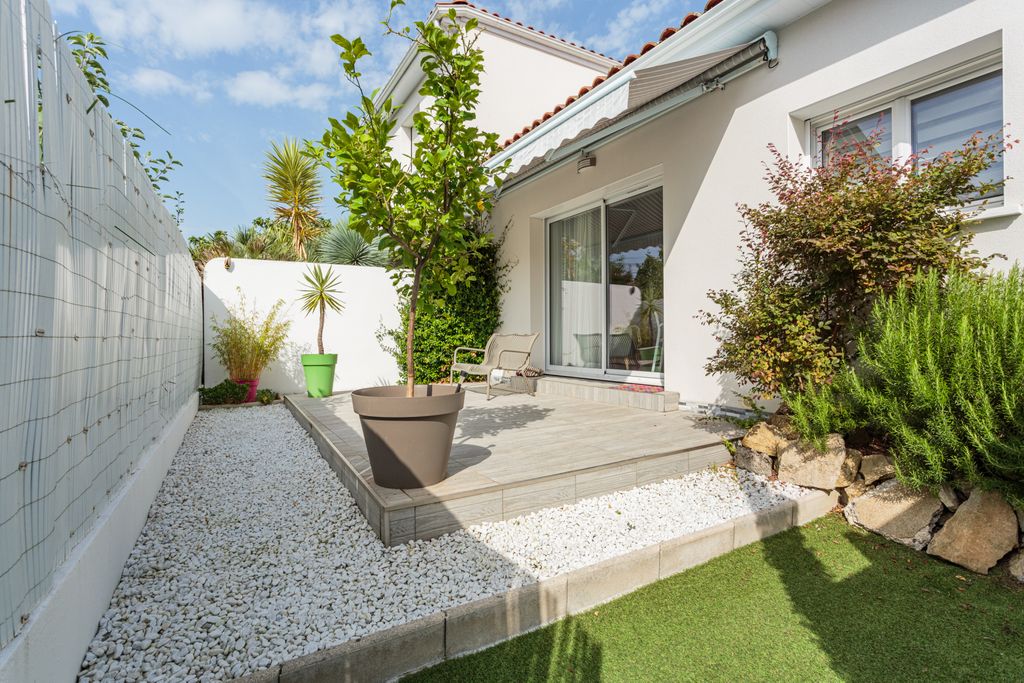 Achat maison à vendre 2 chambres 66 m² - Anglet